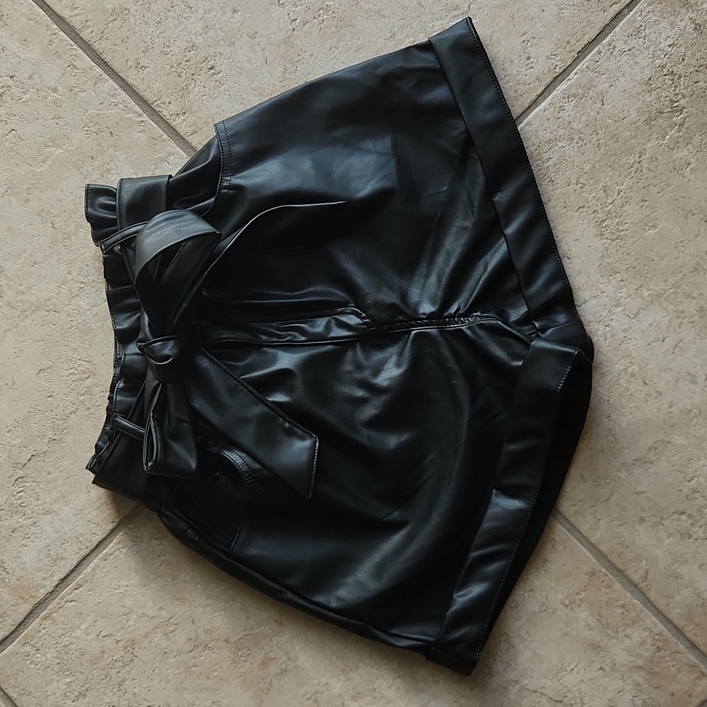 Fantastic Fawn Black Faux Leather Paper Bag Shorts Sz S